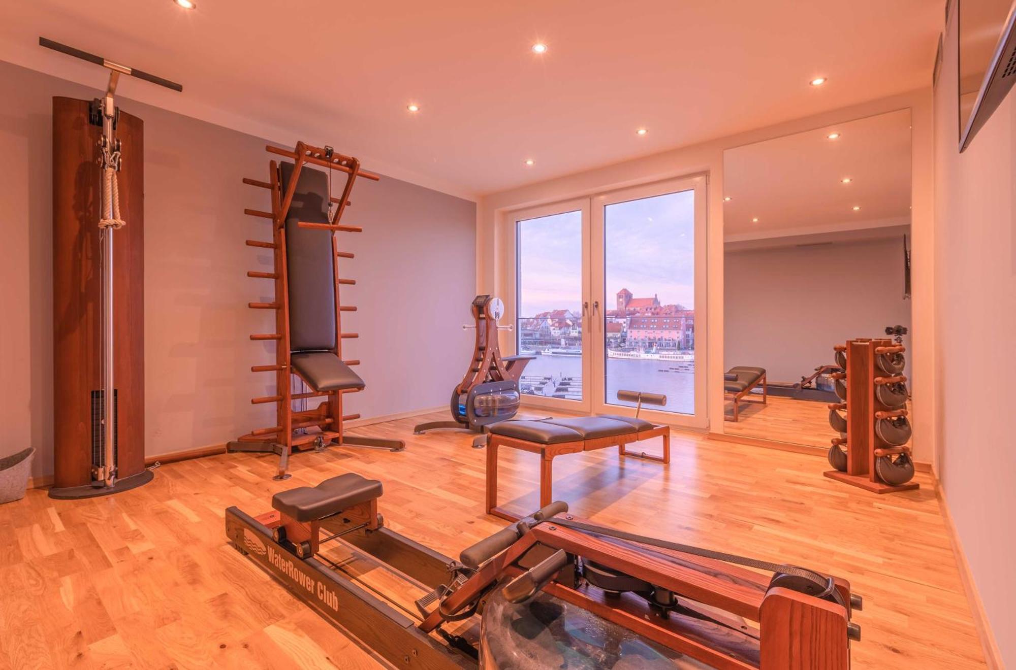 Mueritz Utkiek - Apartment Mit Seeblick & Balkon In Der Hafenresidenz فارين المظهر الخارجي الصورة