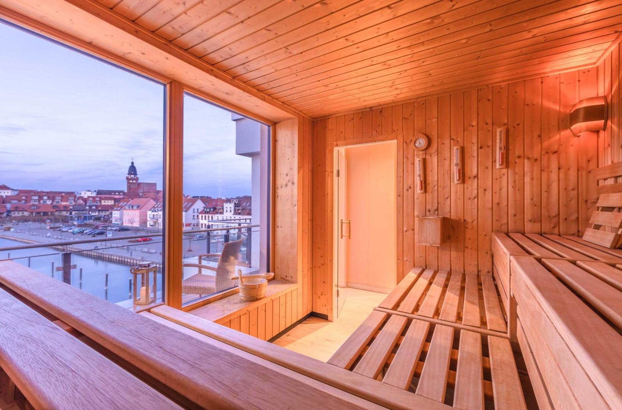 Mueritz Utkiek - Apartment Mit Seeblick & Balkon In Der Hafenresidenz فارين المظهر الخارجي الصورة